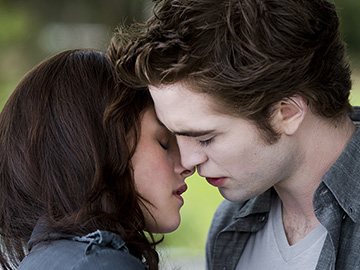 Edward head butts Bella in New Moon or Kiss